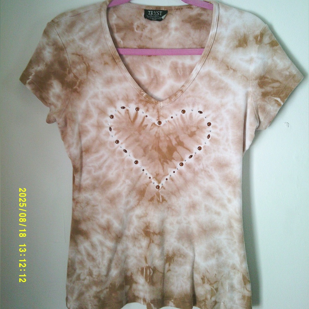 Tryst Tan Tie-Dye Heart Tee